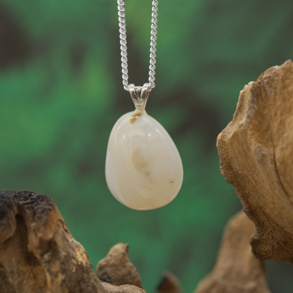 Sanft schimmernder Friedensachat – Heilstein für Harmonie, Gelassenheit und emotionale Balance.