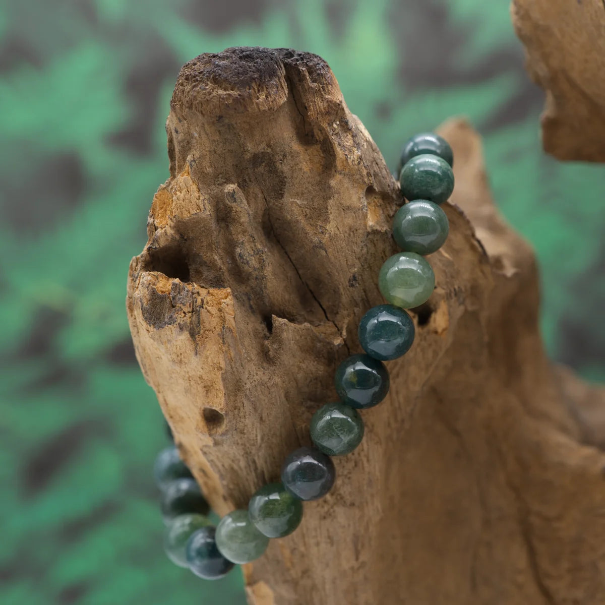 Edelstein-Armband aus 8 mm Moosachat-Perlen – erdet und stärkt die Verbindung zur Natur.