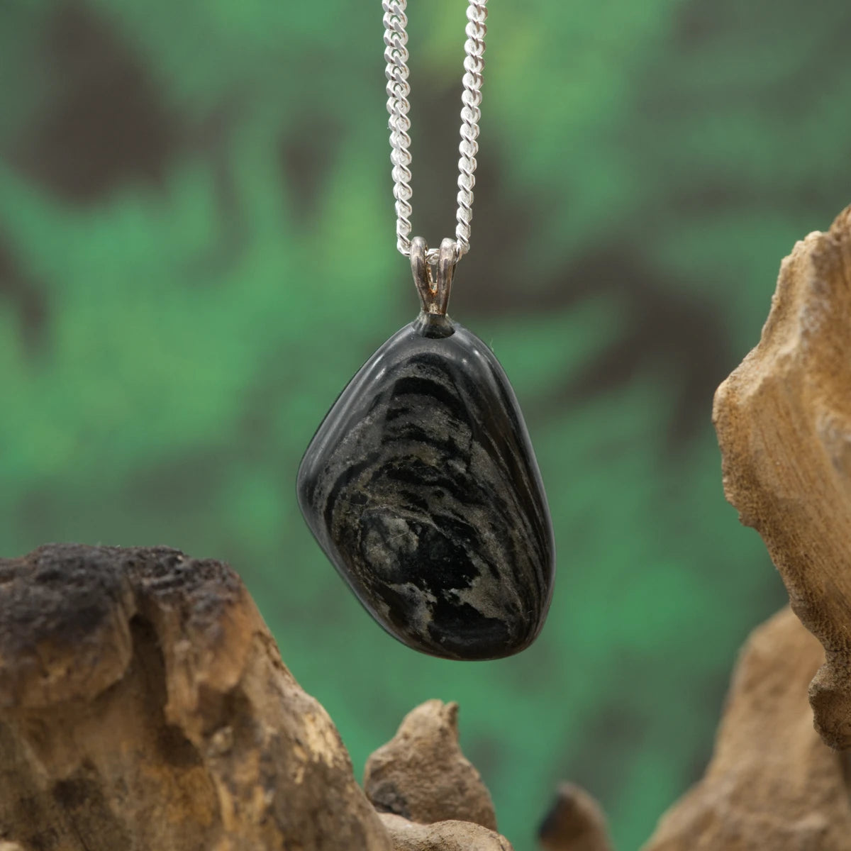 Schwarz-weißer Zebraachat – fördert Balance, Ausgeglichenheit und Klarheit im Alltag.