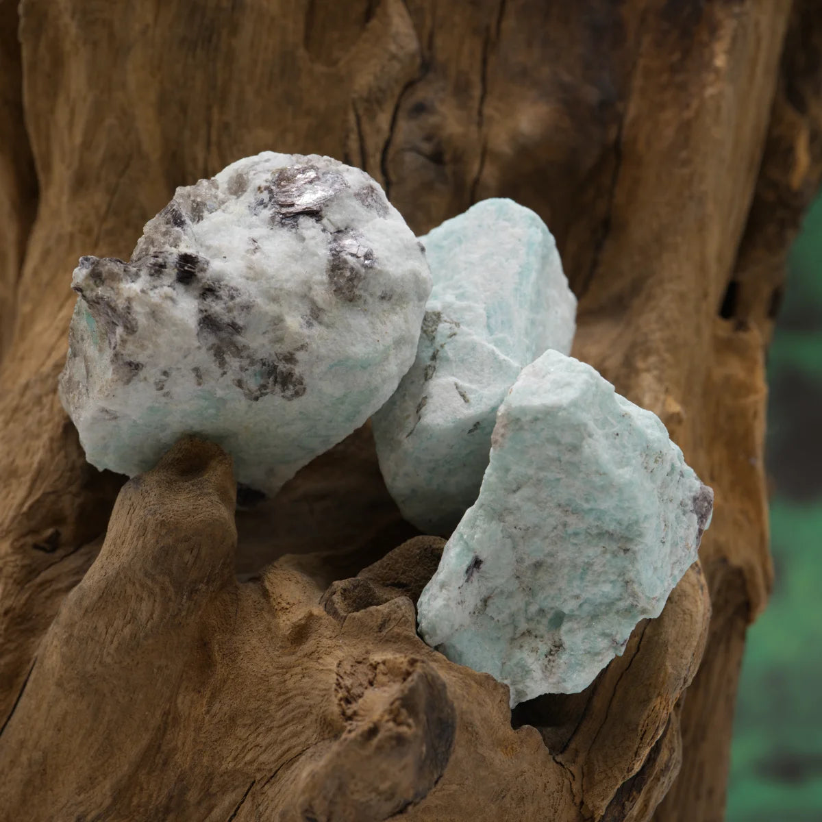 Natürlicher Amazonit-Rohstein – beruhigt Emotionen und fördert Harmonie.