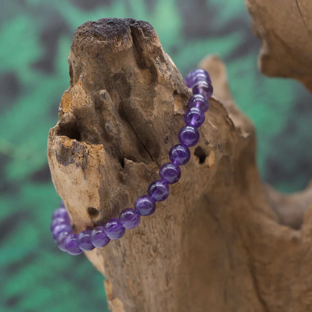 Edelstein-Armband aus 6 mm Amethyst – fördert Intuition und innere Ruhe.