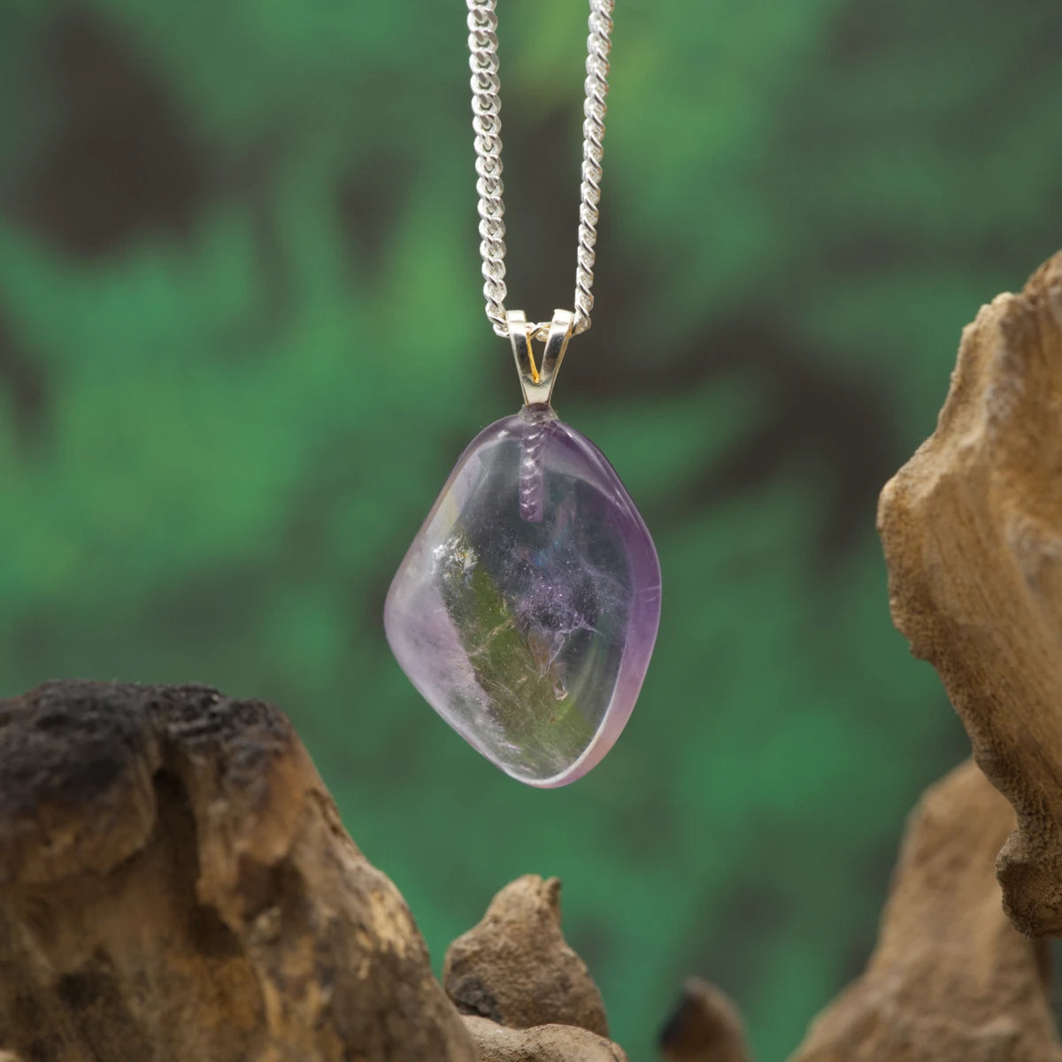 Bicolor Ametrin-Anhänger in Gelb und Violett – verbindet Verstand und Intuition harmonisch.