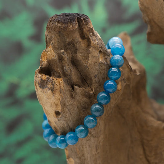 Edelstein-Armband aus 8 mm blauem Apatit – stärkt Motivation und geistige Klarheit.