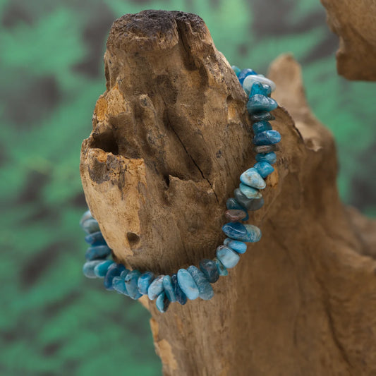Splitterarmband aus blauem Apatit – fördert Motivation und geistige Klarheit.