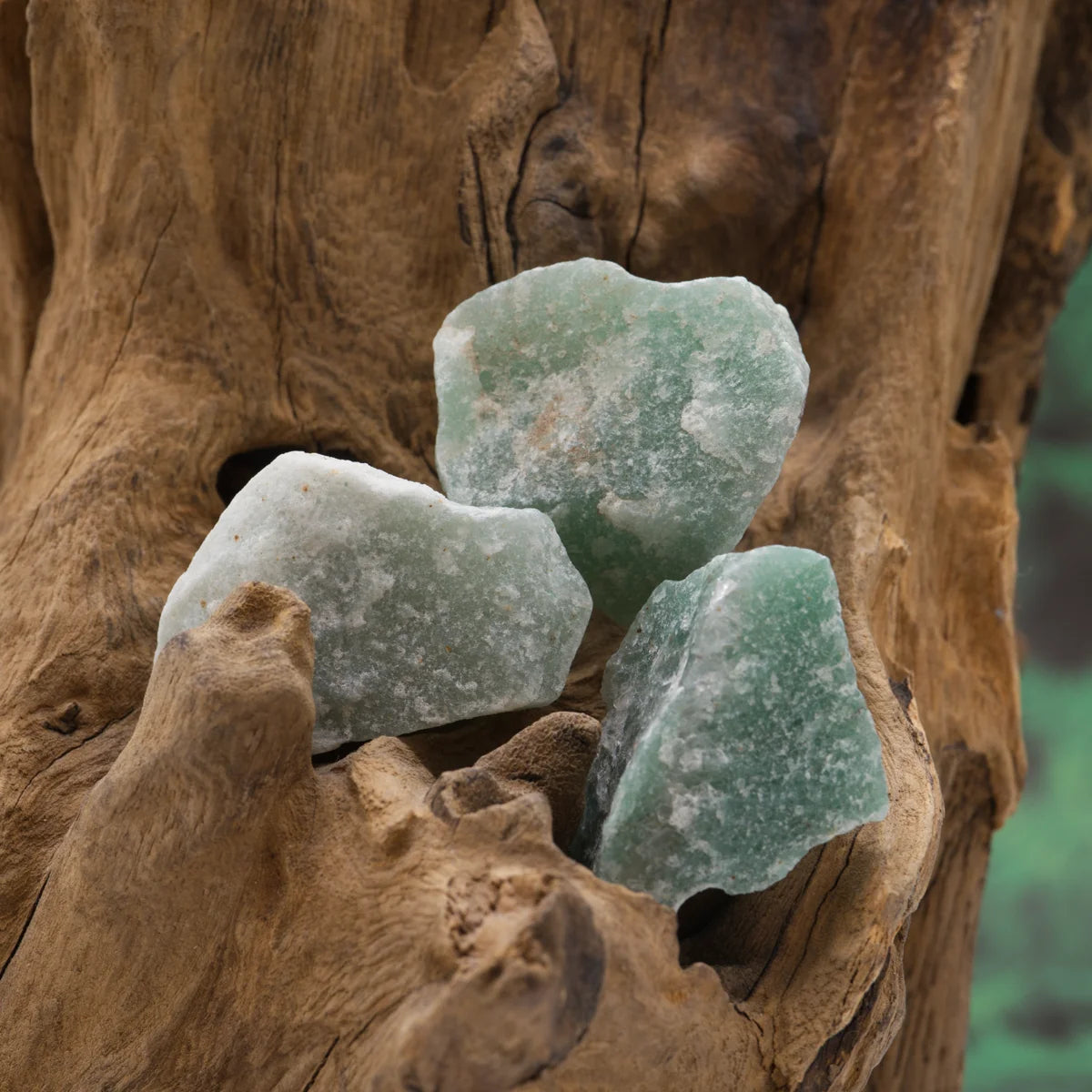 Natürlicher grüner Aventurin-Rohstein – bringt Glück und innere Ruhe.