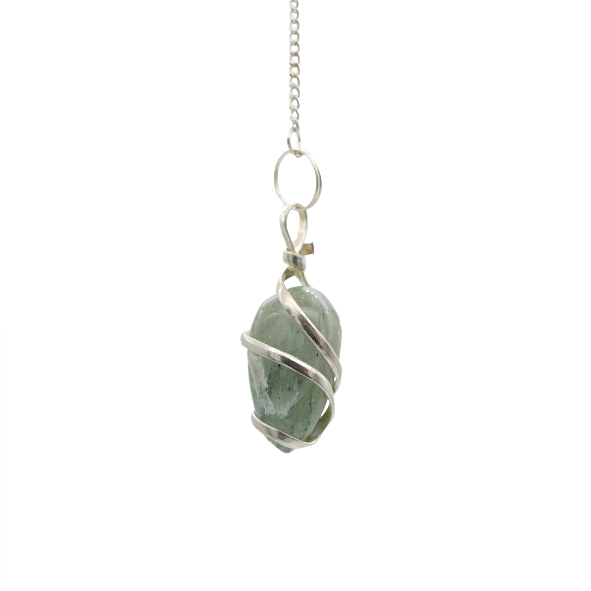 Aventurin grün Spiralen-Pendel aus versilbertem Messing mit abnehmbarer Kette – unterstützt Intuition und Energiearbeit, online kaufen bei Calerris.