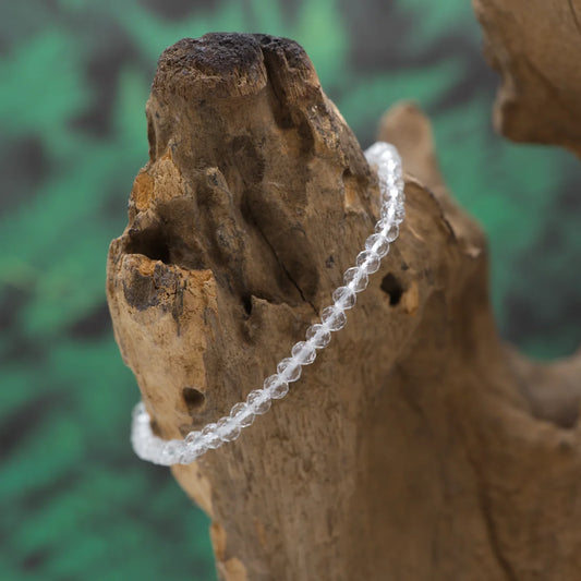 Edelstein-Armband aus 4 mm facettiertem Bergkristall – reinigt und fokussiert.