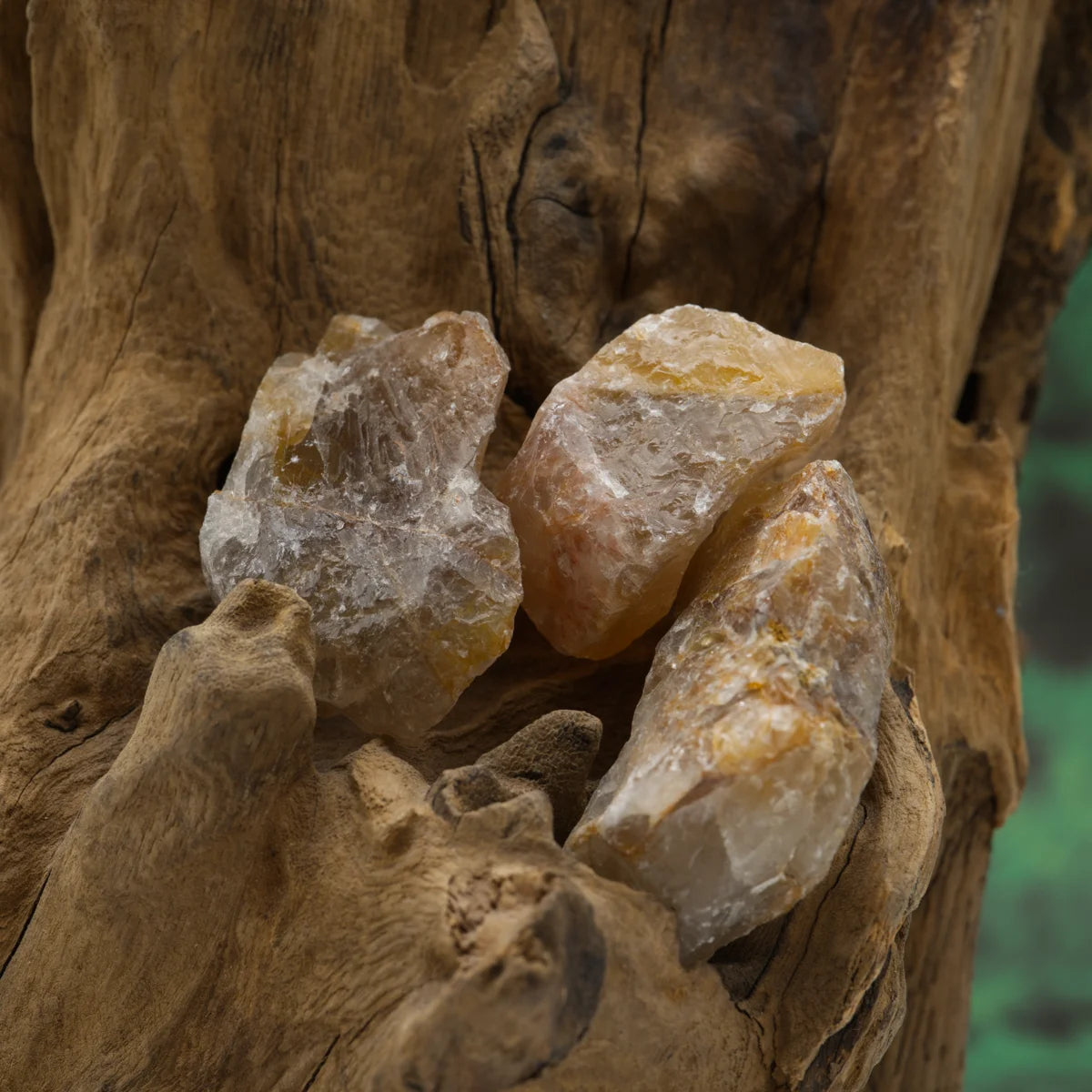 Rohstein mit Einschlüssen – verstärkt Klarheit und Energiefluss.