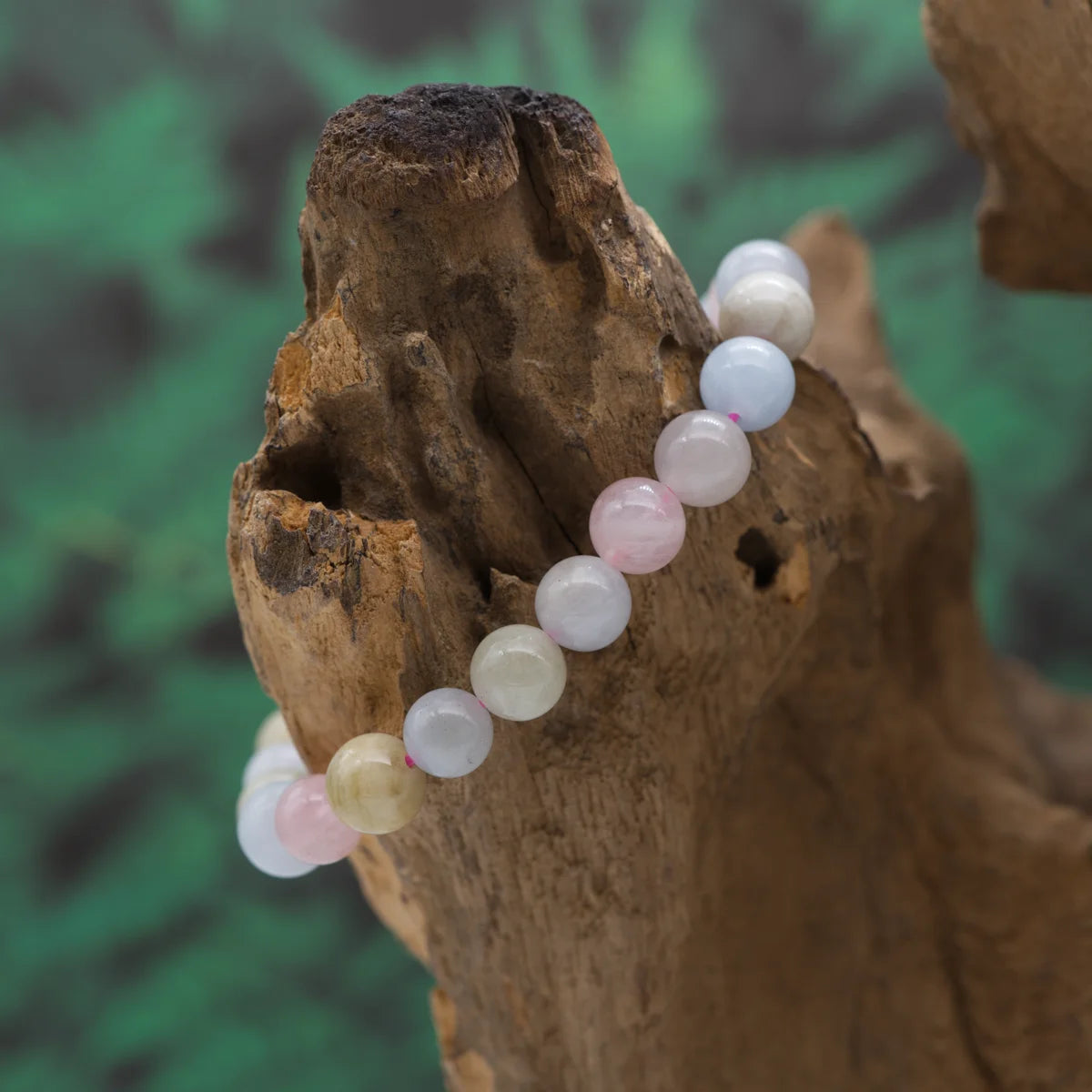 Edelstein-Armband aus 8 mm Beryll-Mix-Perlen – bringt Leichtigkeit und emotionale Balance.