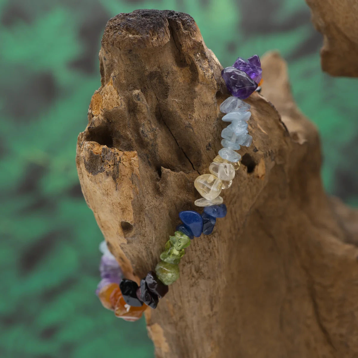 Splitterarmband mit sieben Edelsteinen – harmonisiert alle Energiezentren.