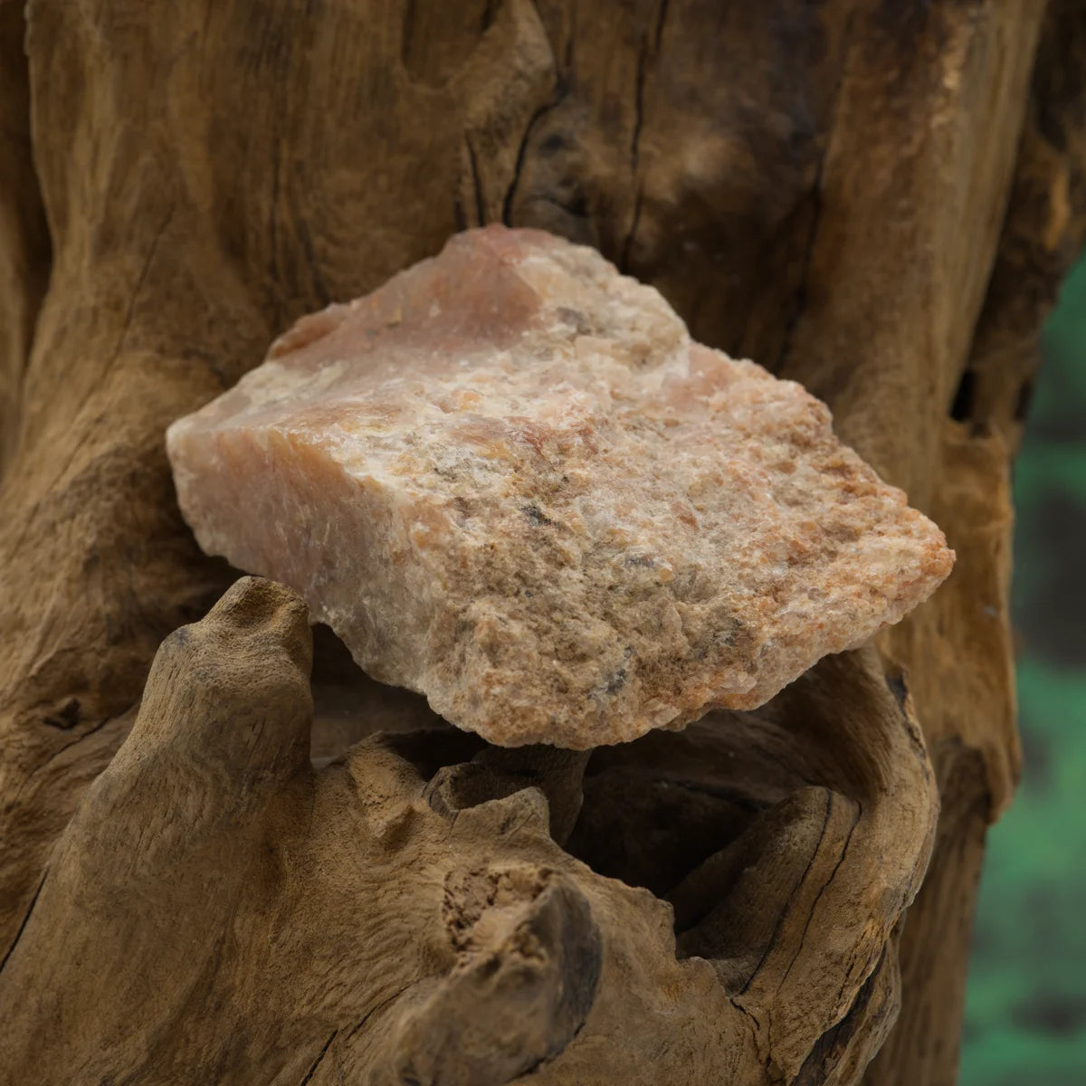 Zarter rosa Chalcedon-Rohstein – stärkt Liebe und Gelassenheit.