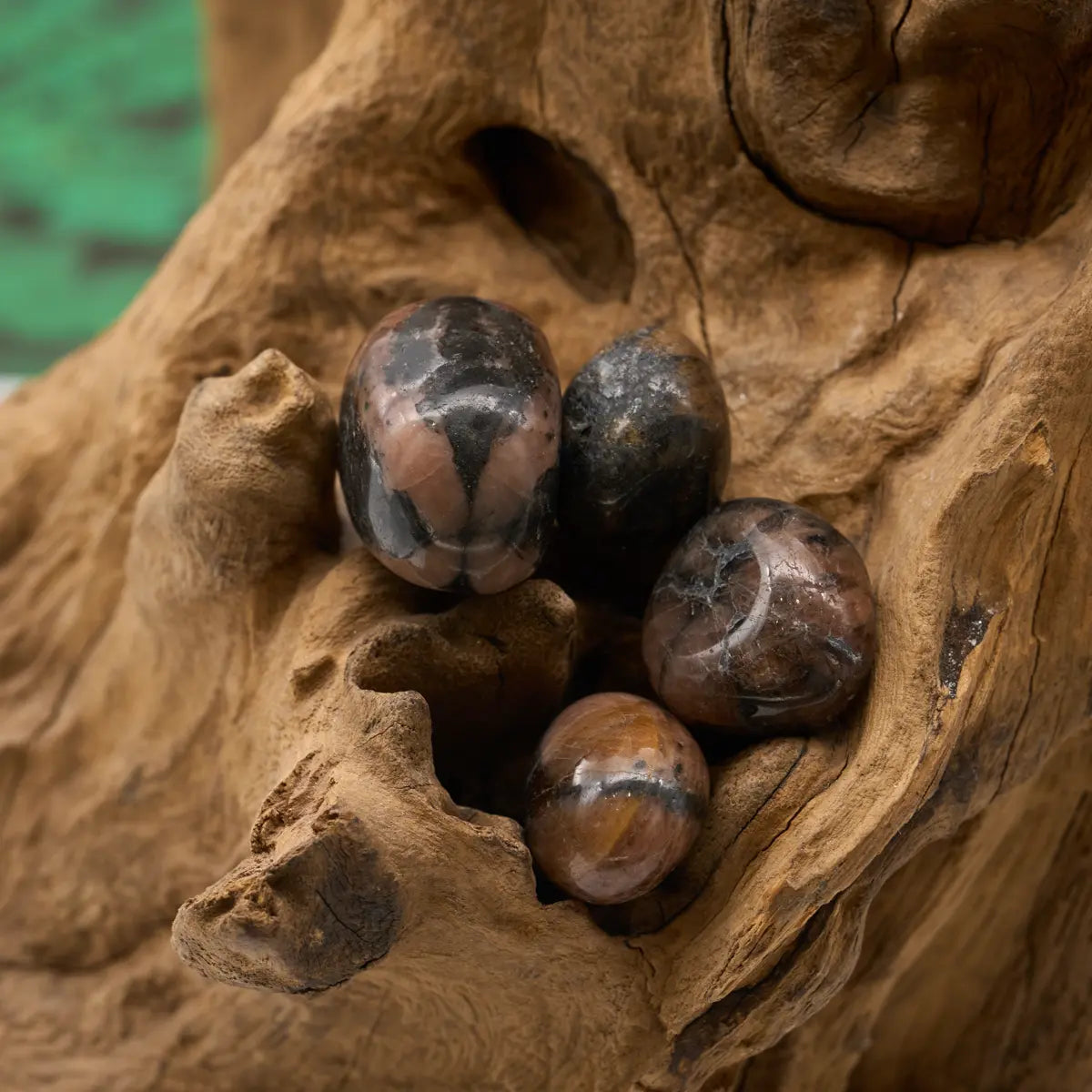 Brauner Kreuz-Andalusit – schützt und stärkt Erdung.