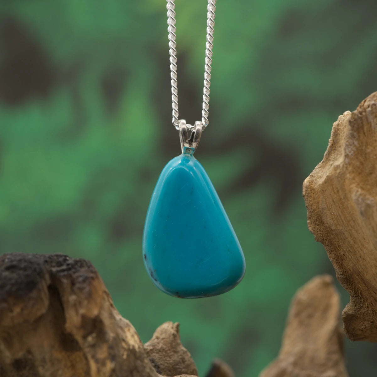 Kräftig blauer Chrysokoll-Anhänger in 1A-Qualität – fördert Ausgeglichenheit und Herzöffnung.