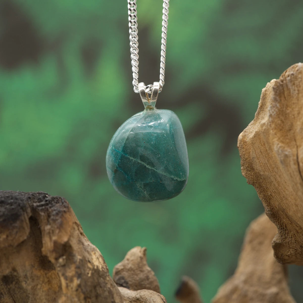 Kraftvoller Quantum-Quattro-Anhänger – vereint Schutz, Heilung und spirituelle Energie.