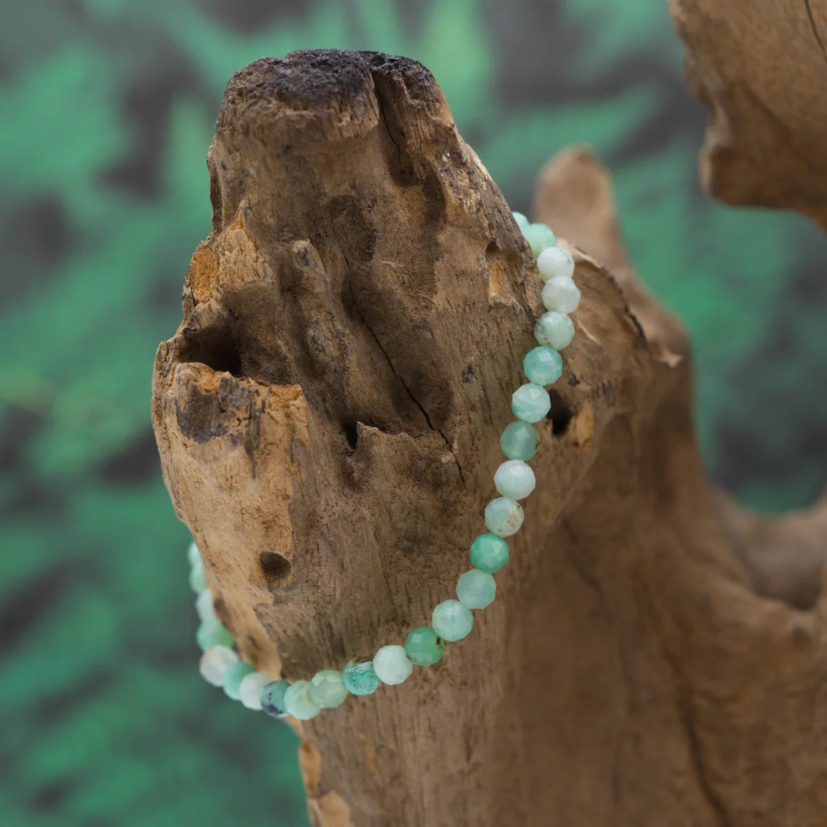 Edelstein-Armband aus 4 mm facettiertem Chrysopras – bringt Hoffnung und Herzöffnung.