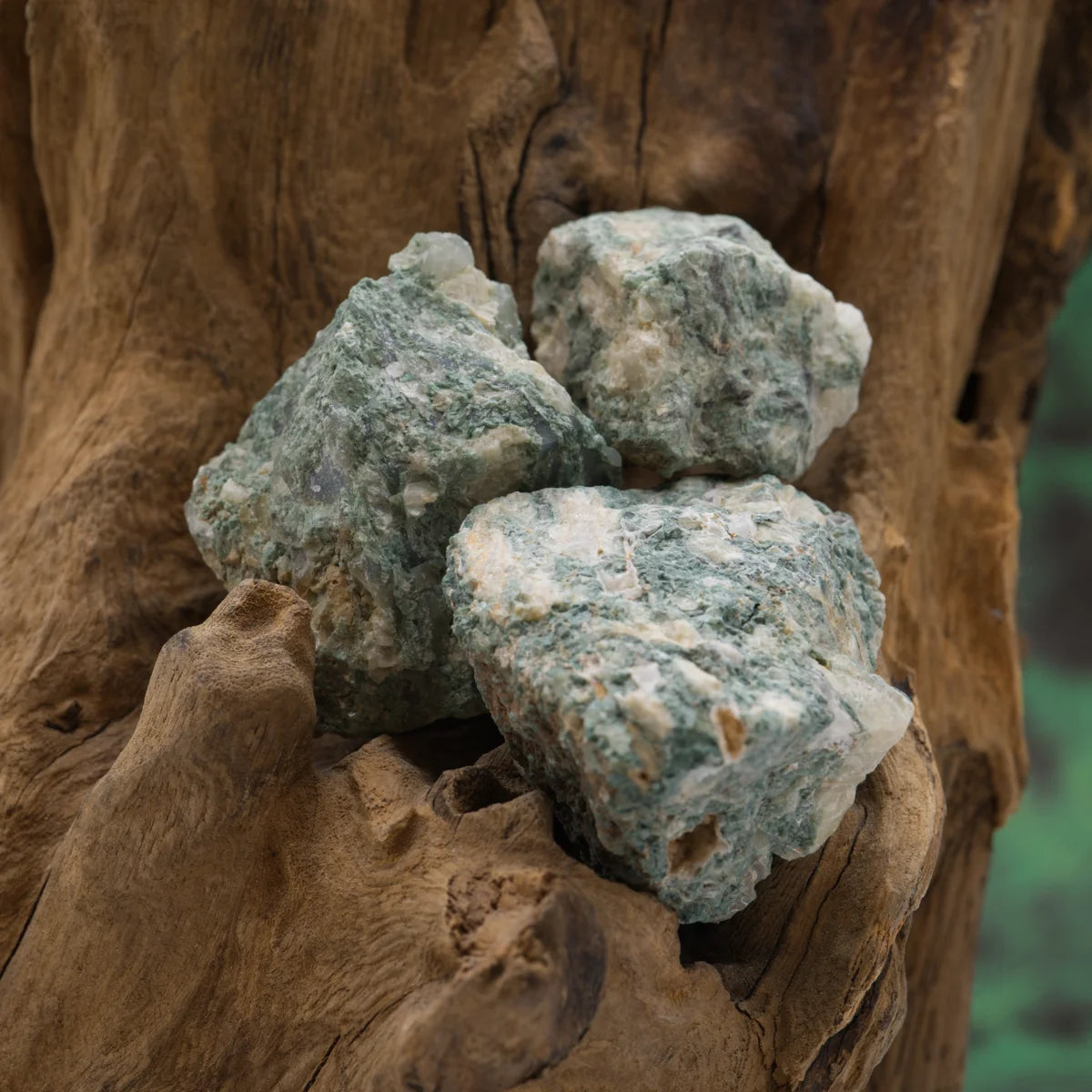 Grüner Cipolin-Rohstein – erdet und harmonisiert die Aura.