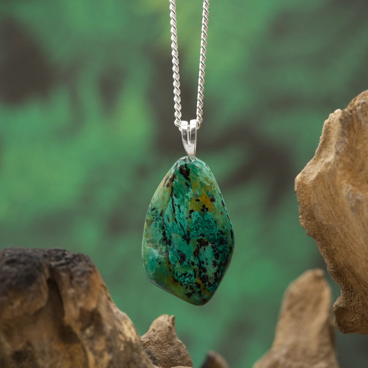 Türkisgrüner Eilat-Anhänger – energetische Verbindung von Malachit, Chrysokoll und Türkis.