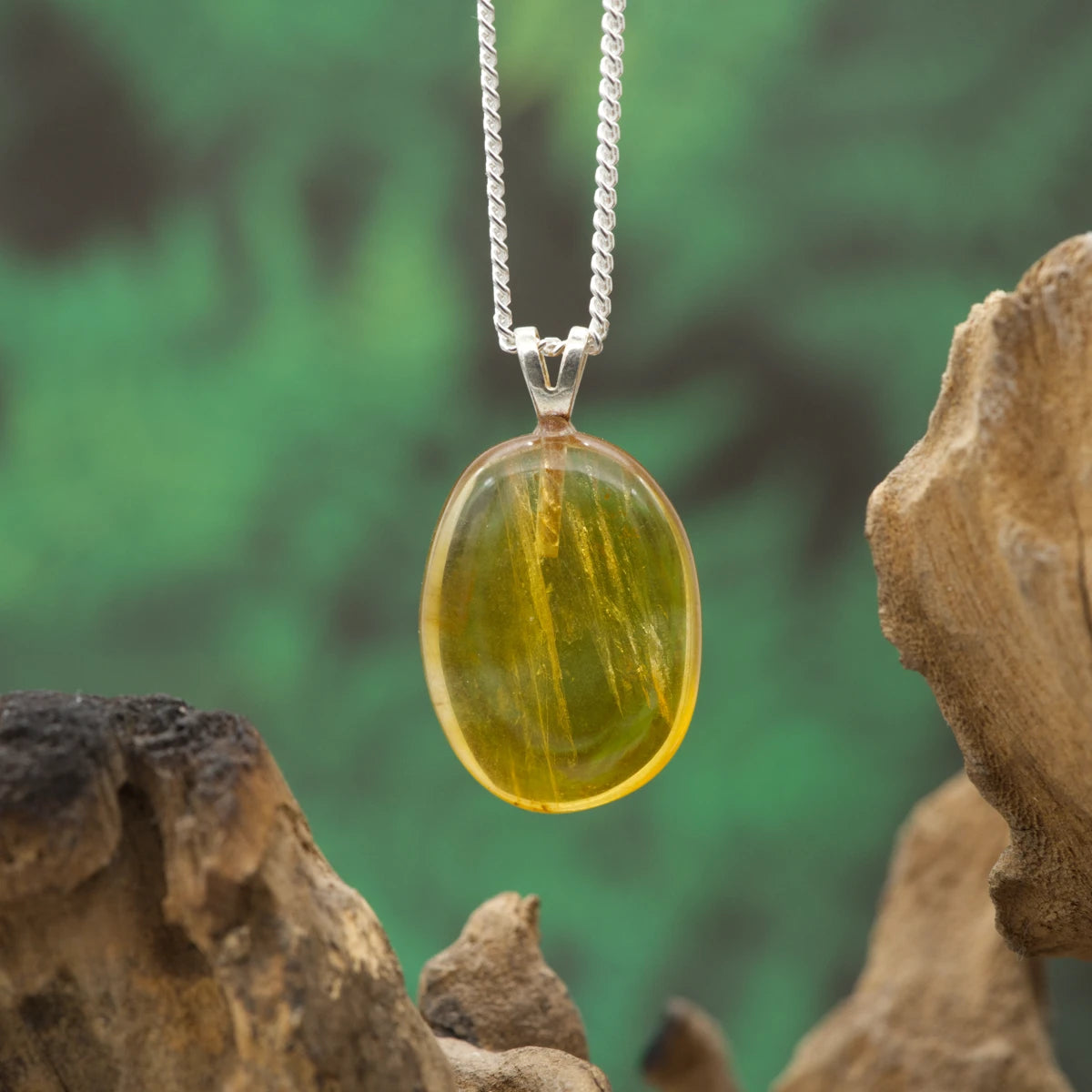 Goldgelber Honigfluorit-Anhänger – fördert Konzentration, Stabilität und positive Energie.