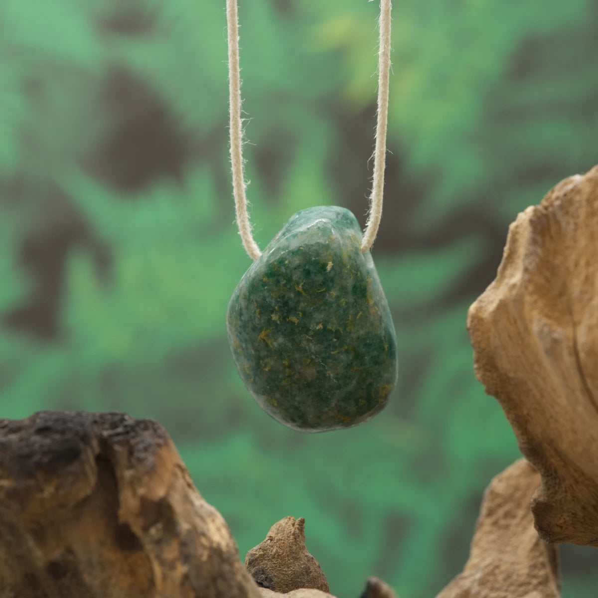 Glitzernder Fuchsitquarz – Herzenergie, Lebensfreude und Erneuerung.