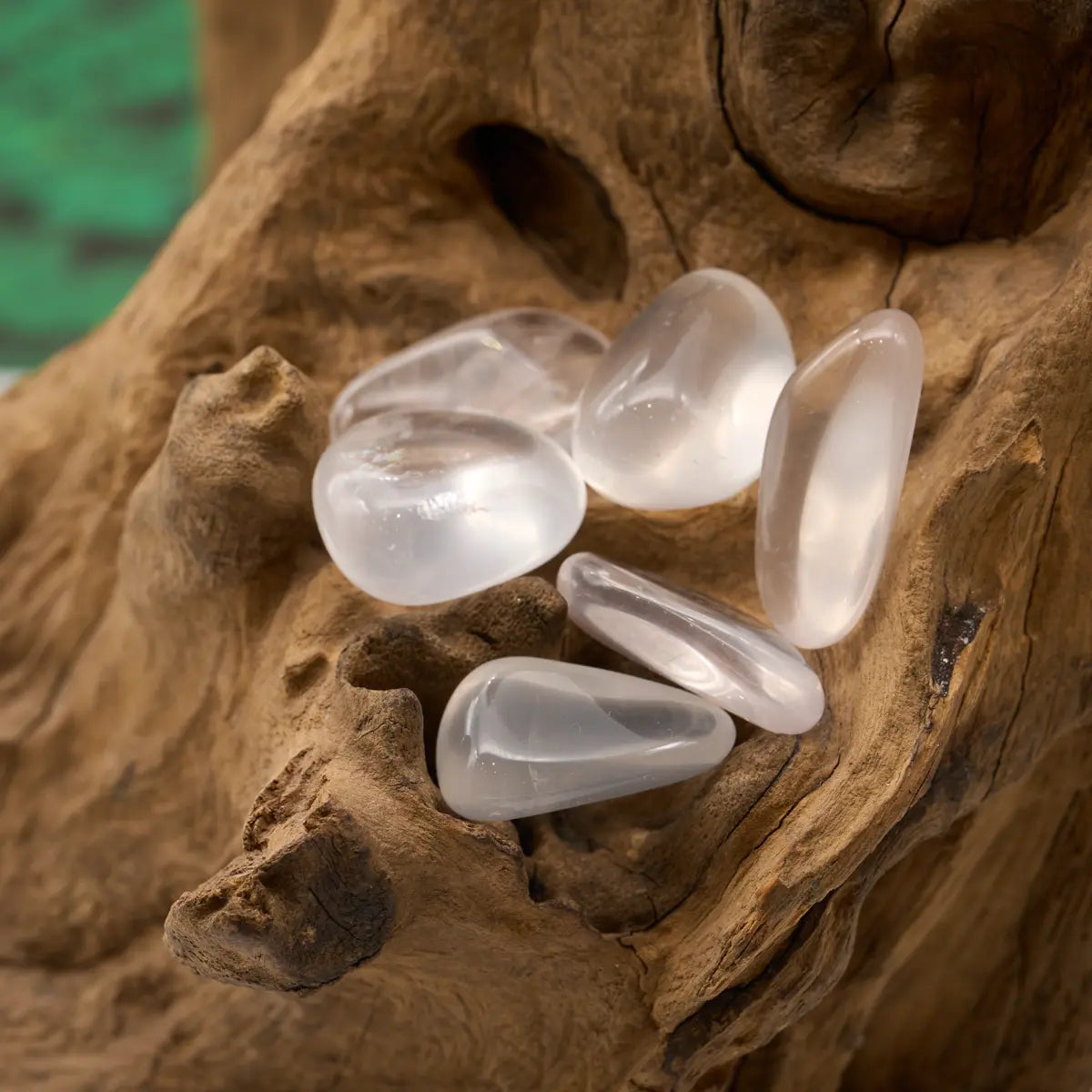 Milchig-transparent – sanfte Klarheit und innere Ruhe.