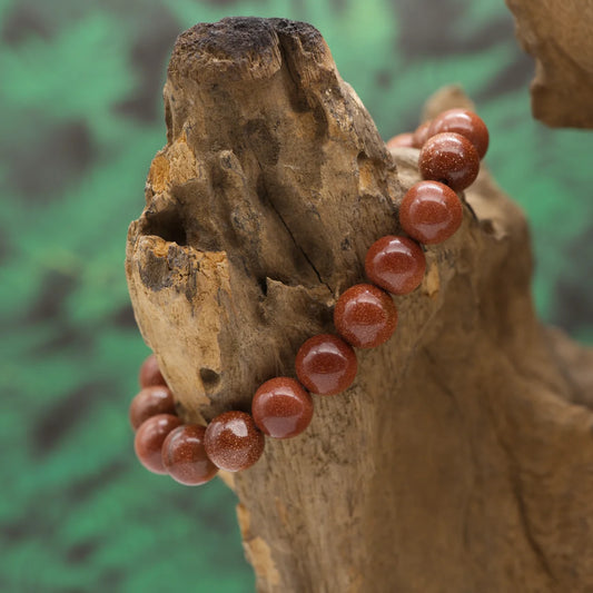 Edelstein-Armband aus 10 mm Goldfluss-Perlen – symbolisiert Selbstvertrauen und innere Stärke.