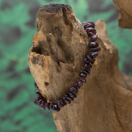 Splitterarmband aus tiefrotem Granat – aktiviert Lebensenergie und Leidenschaft.