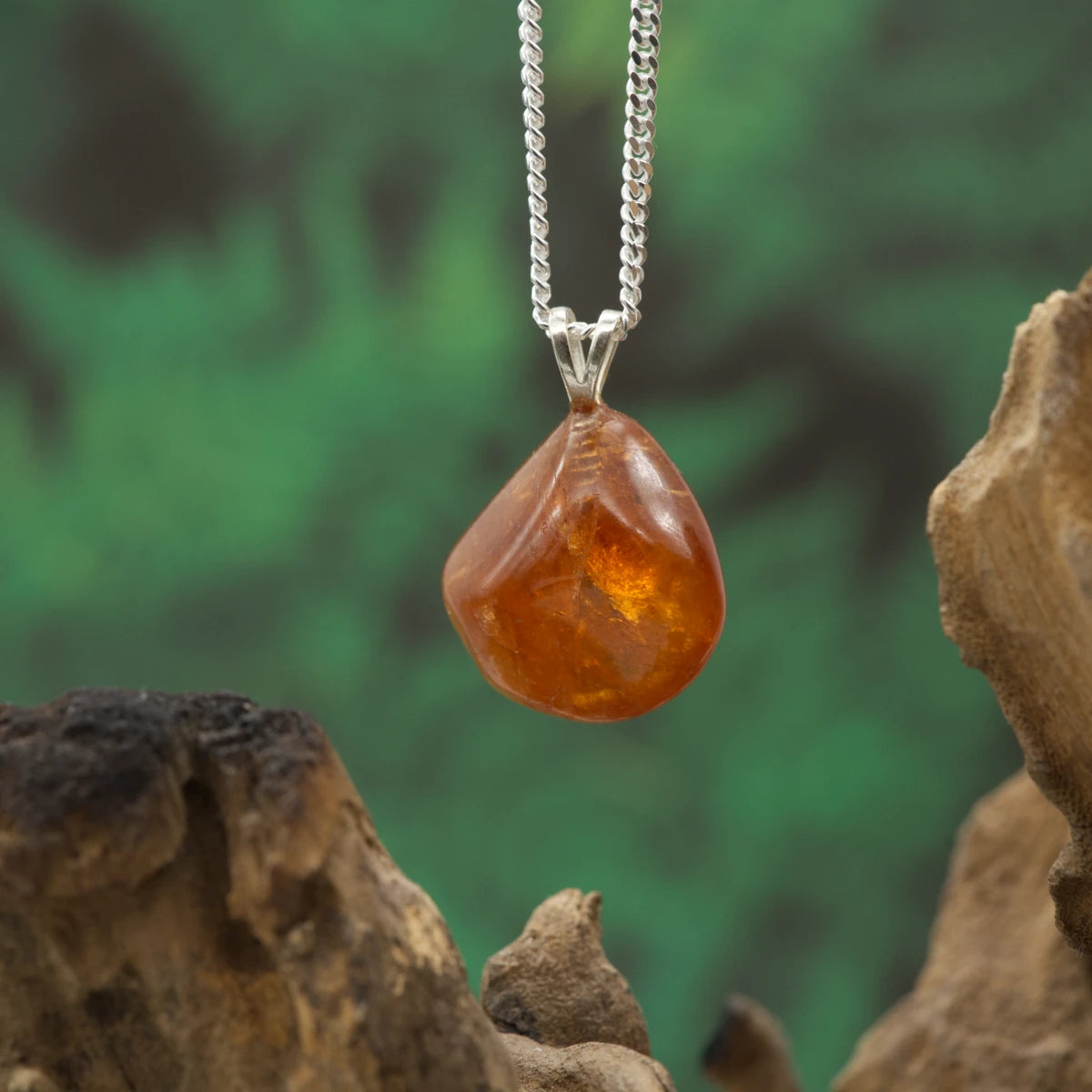 Orangefarbener Hessonit-Granat-Anhänger – Edelstein für Mut, Vitalität und Lebensfreude.