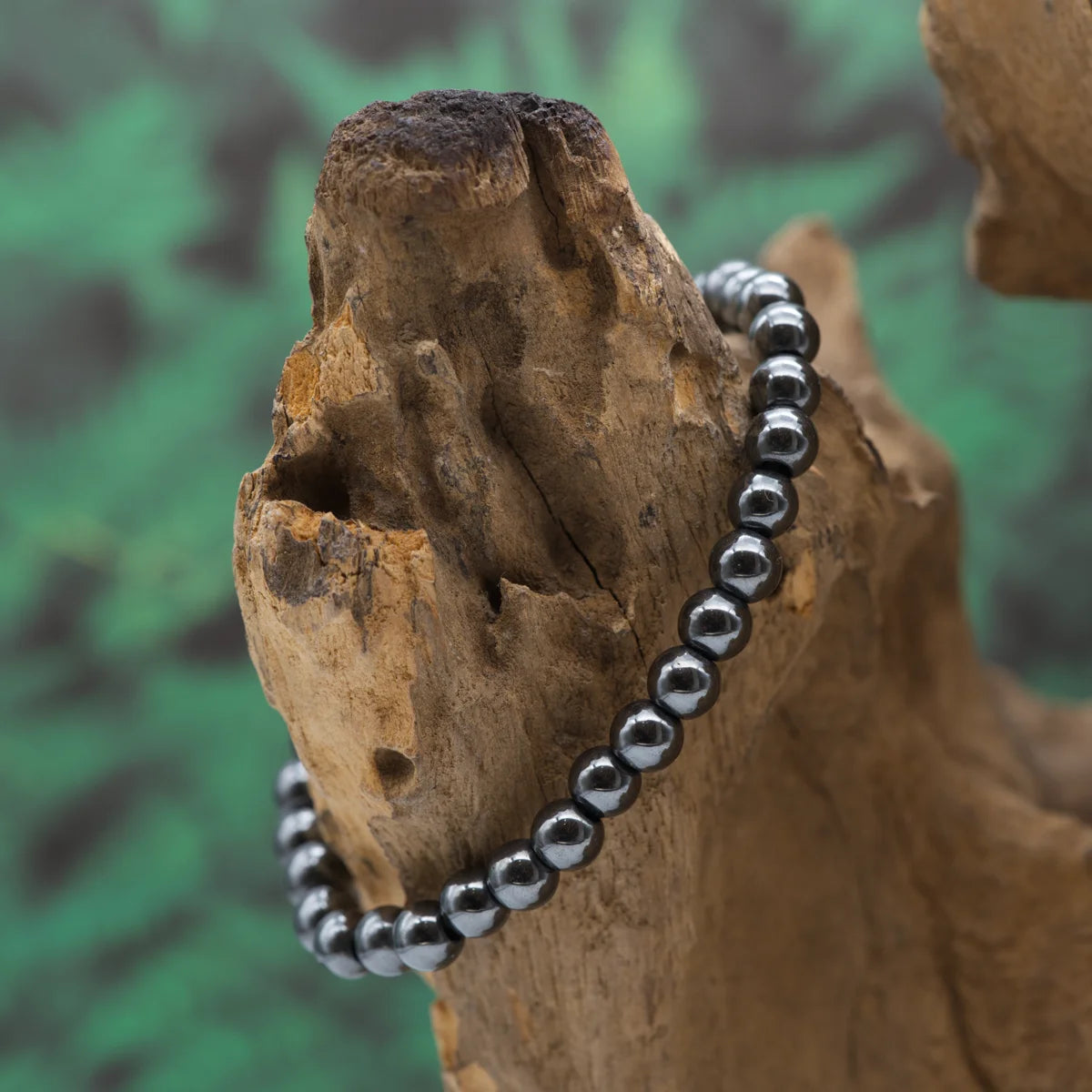 Edelstein-Armband aus 6 mm Hämatin – erdet und stärkt Standfestigkeit.