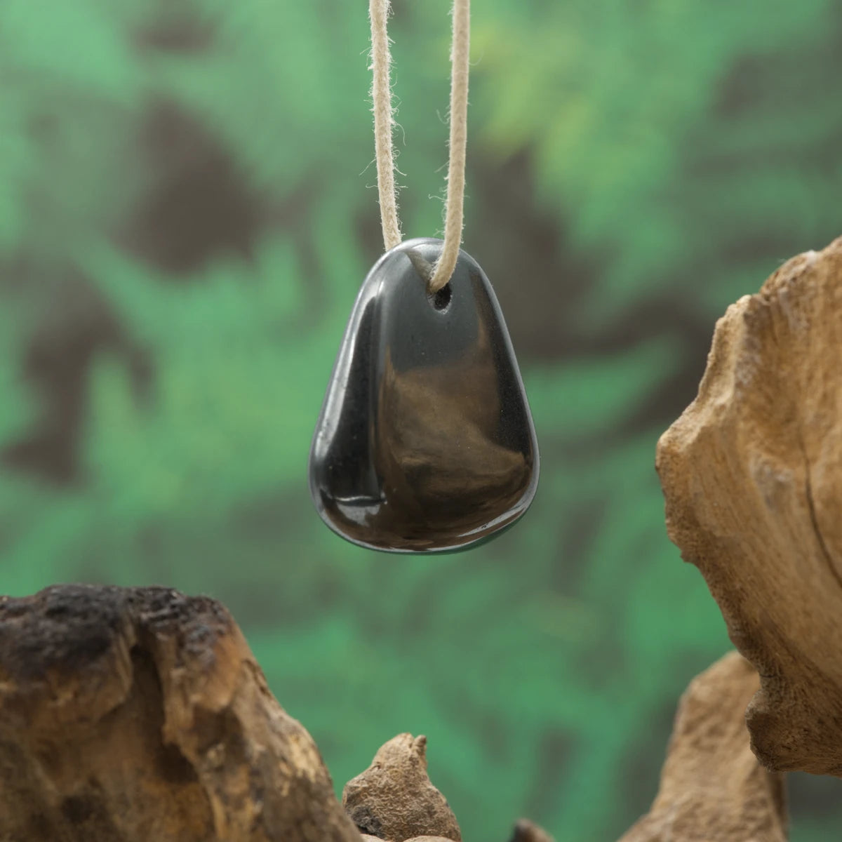 Dunkelgrauer Hämatit – Erdung, Schutz und innere Stärke.