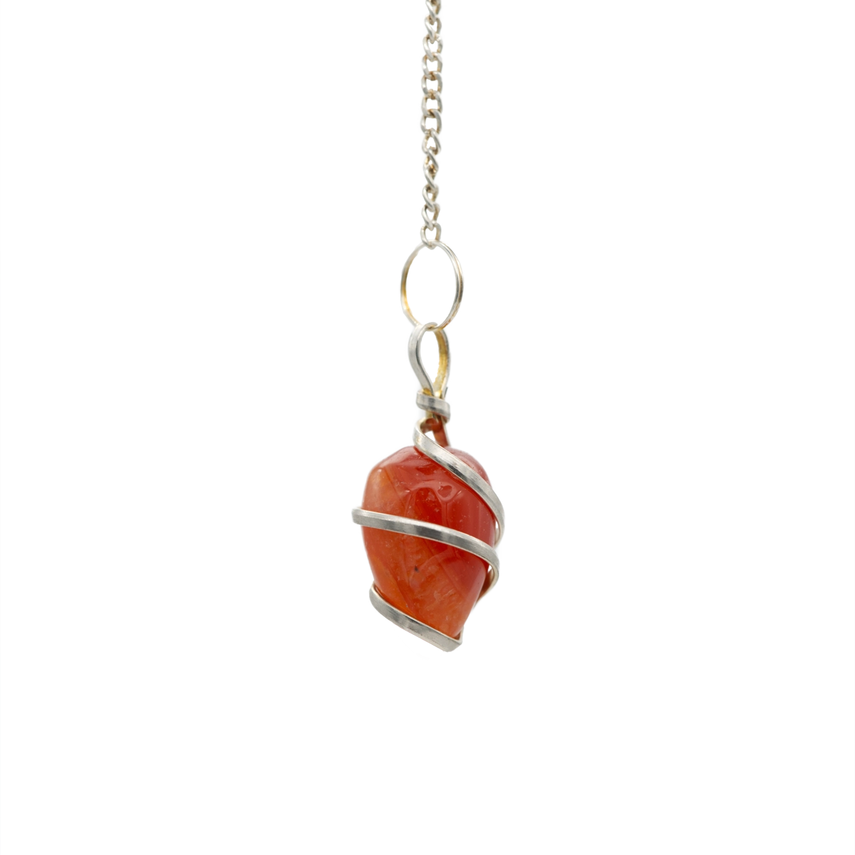 Karneol Spiralen-Pendel aus versilbertem Messing mit abnehmbarer Kette – stärkt Lebensenergie und Intuition, online kaufen bei Calerris.