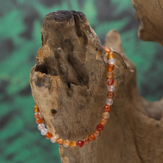 Edelstein-Armband aus 4 mm facettiertem Karneol – wärmt und motiviert.