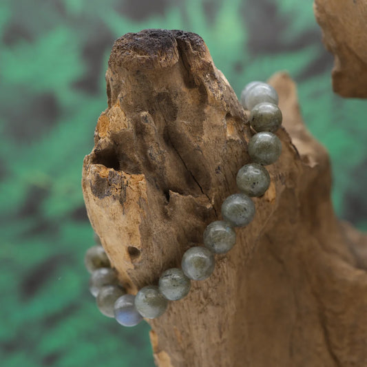 Edelstein-Armband aus 8 mm Labradorit-Perlen – fördert Bewusstsein und innere Stärke.