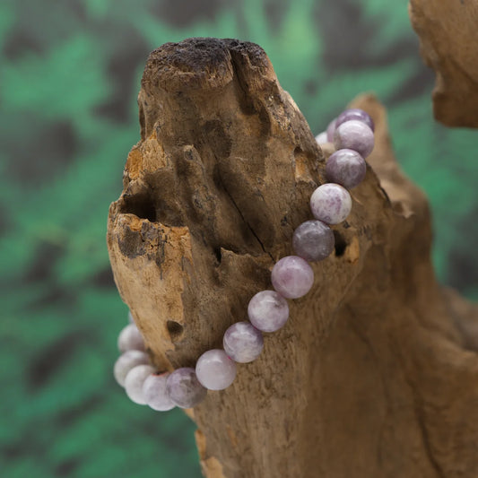 Edelstein-Armband aus 8 mm hellem Lepidolith – fördert Ausgeglichenheit und Gelassenheit.