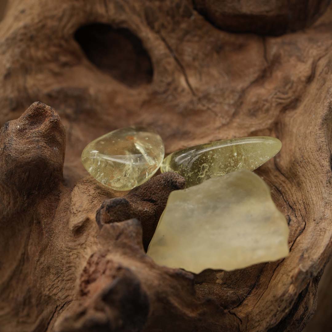 Libysches Wüstenglas roh Trommelstein