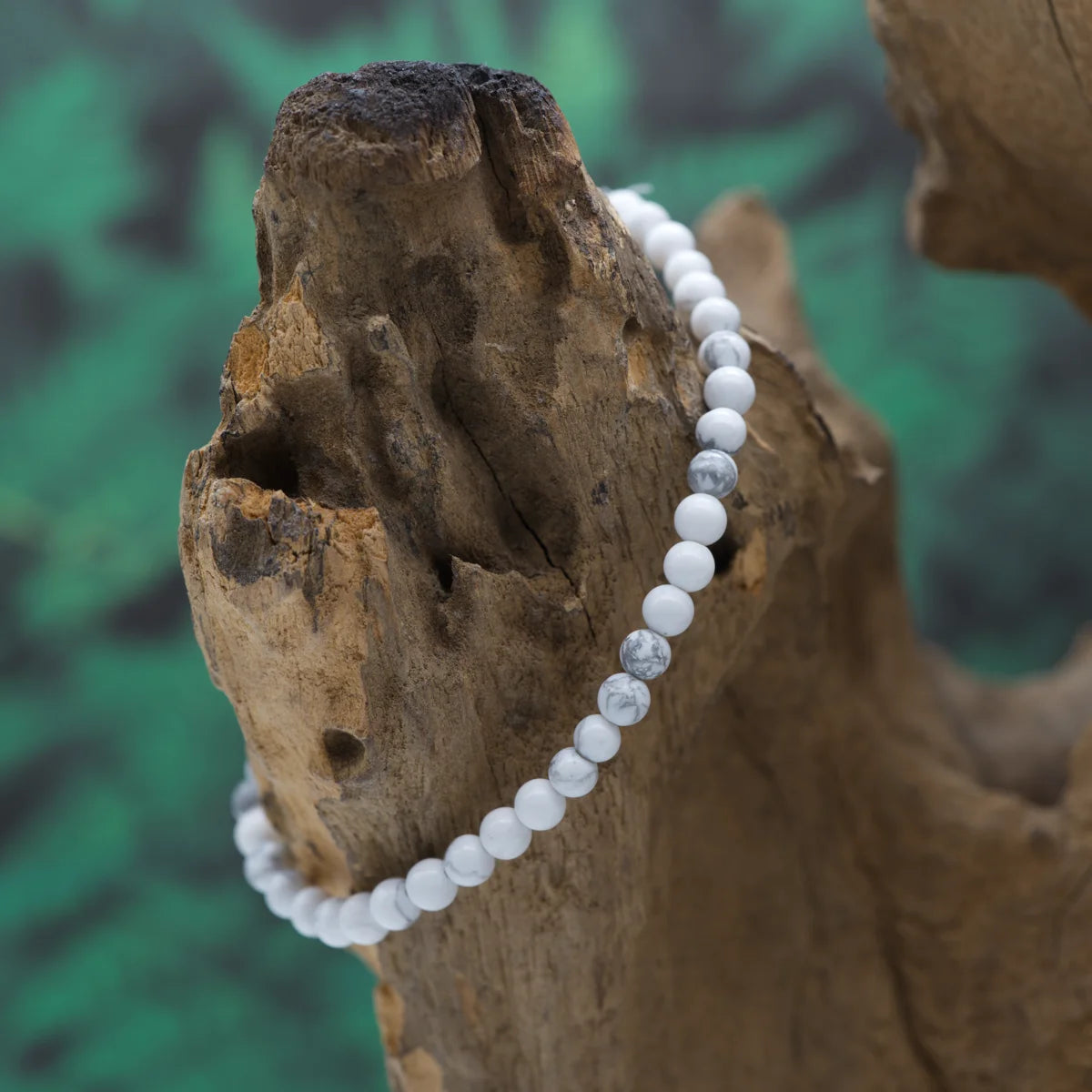 Edelstein-Armband aus 4 mm Magnesit – entspannt und fördert Gelassenheit.