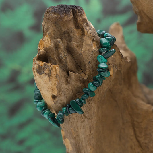 Splitterarmband aus grünem Malachit – steht für Wandlung und Herzöffnung.