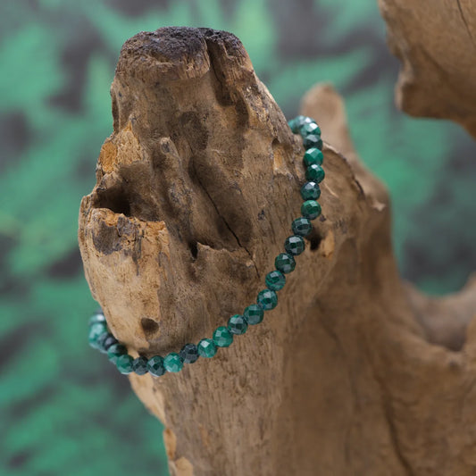 Edelstein-Armband aus 4 mm facettiertem Malachit – vitalisiert und schützt.