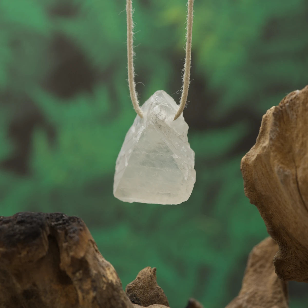 Schimmernder Mondstein – Intuition, Gefühlskraft und weibliche Energie.