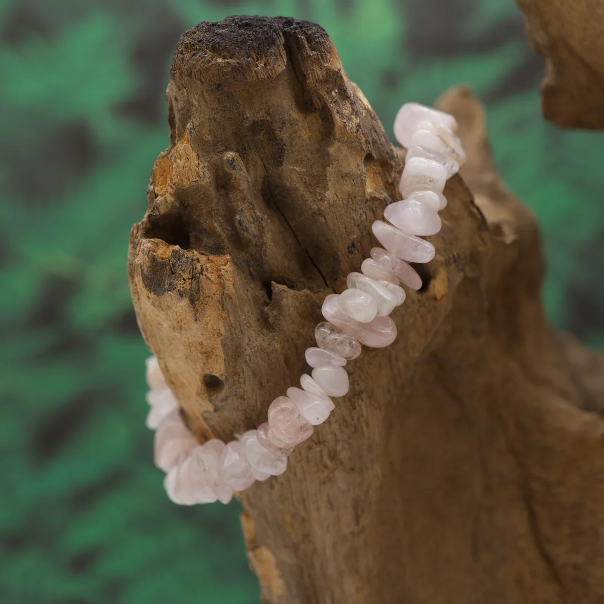 Splitterarmband aus roséfarbenem Morganit – stärkt Selbstliebe und Sanftmut.