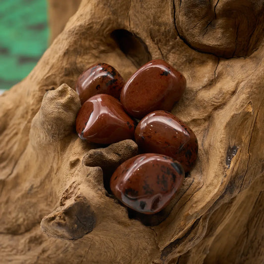 Rotbraun-schwarz – erdet und stärkt Vertrauen.