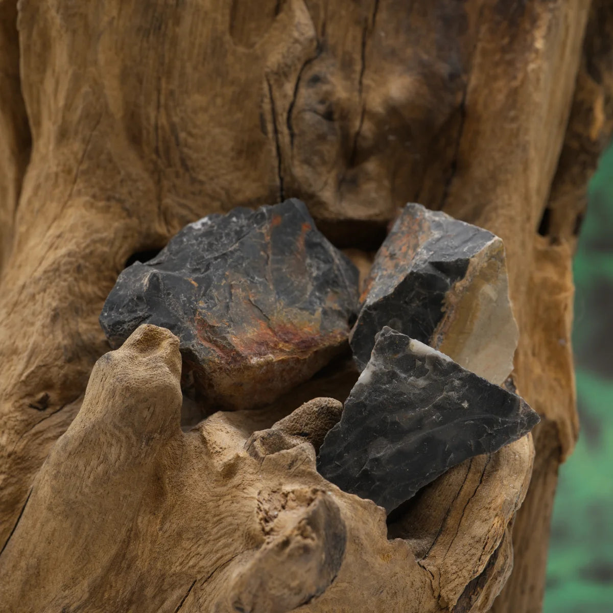 Tiefschwarzer Onyx-Rohstein – fördert Stärke und Selbstdisziplin.