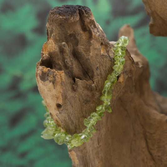 Splitterarmband aus grünem Peridot – bringt Leichtigkeit und Erneuerung.