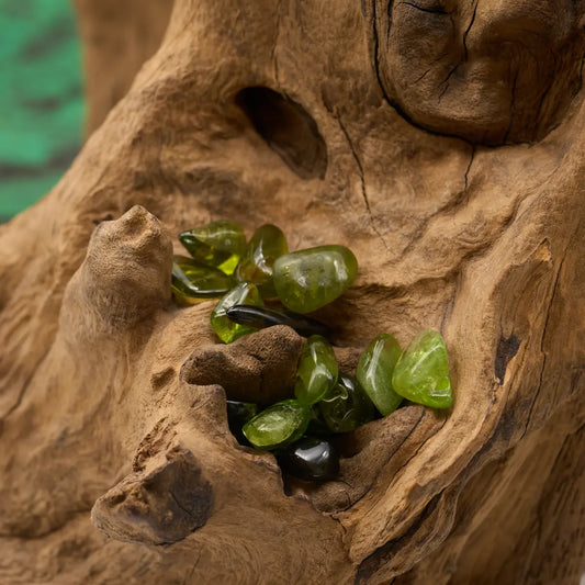 Leuchtend olivgrün – reinigt Herz und fördert Neubeginn.