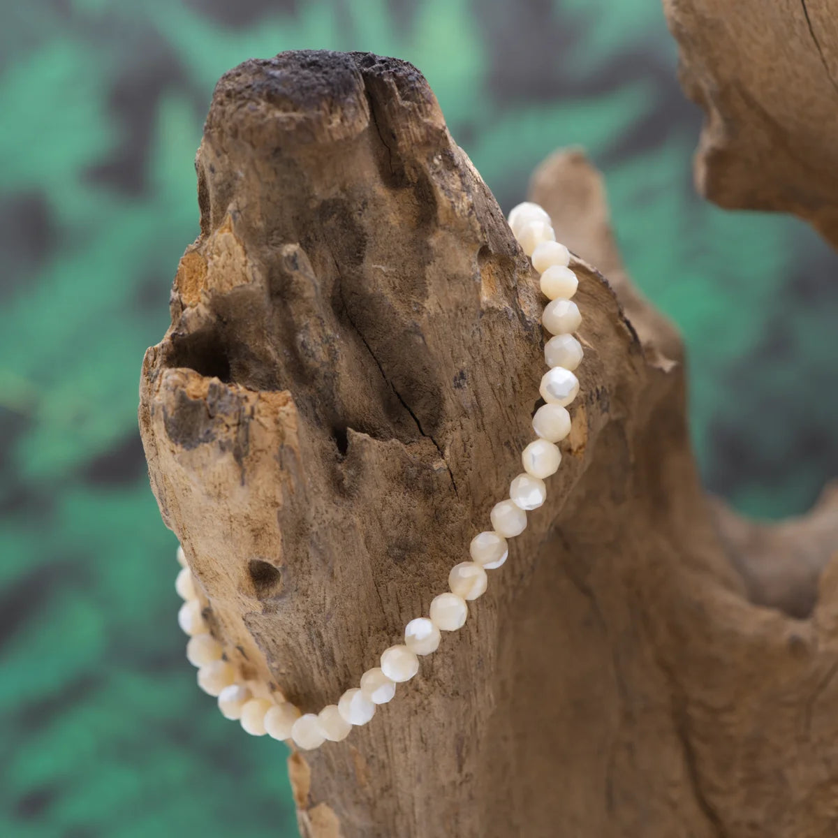 Edelstein-Armband aus 4 mm facettiertem gelbem Perlmutt – stärkt Lebensfreude und Ausstrahlung.