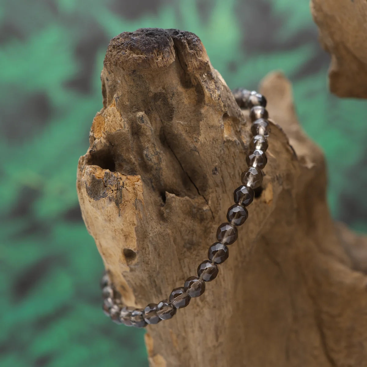 Edelstein-Armband aus 6 mm facettiertem Rauchquarz – klärt und schützt.