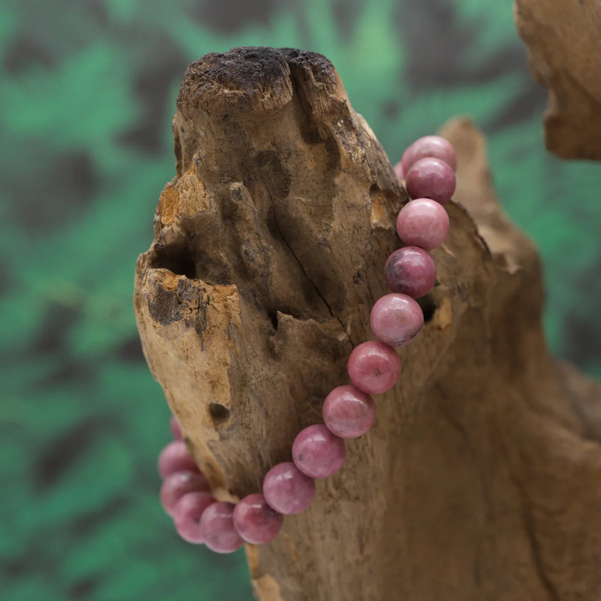 Edelstein-Armband aus 8 mm Rhodonit-Perlen – bringt emotionale Balance und Mitgefühl.