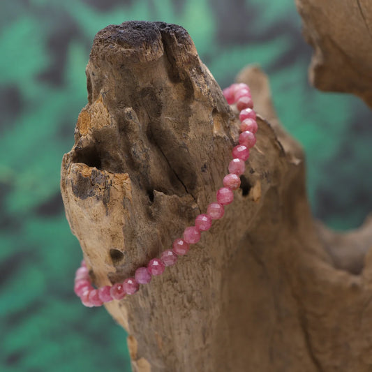 Edelstein-Armband aus 4 mm facettiertem Rhodonit (1A) – öffnet das Herz und heilt Emotionen.