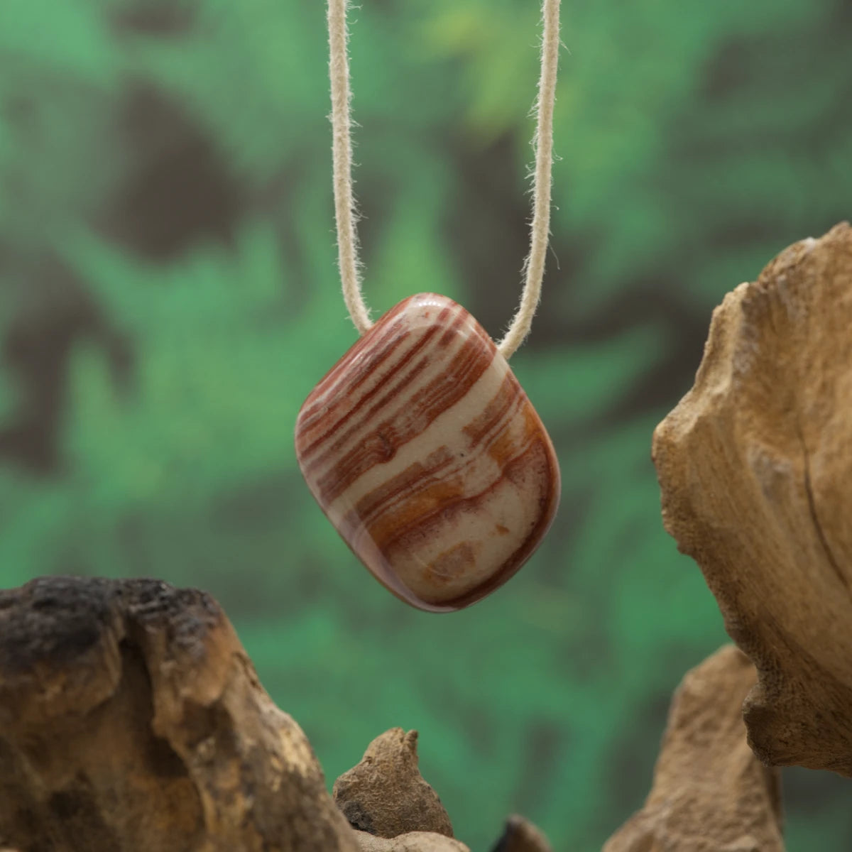 Strukturreicher Rhyolith – Erdung, Stabilität und innere Stärke.