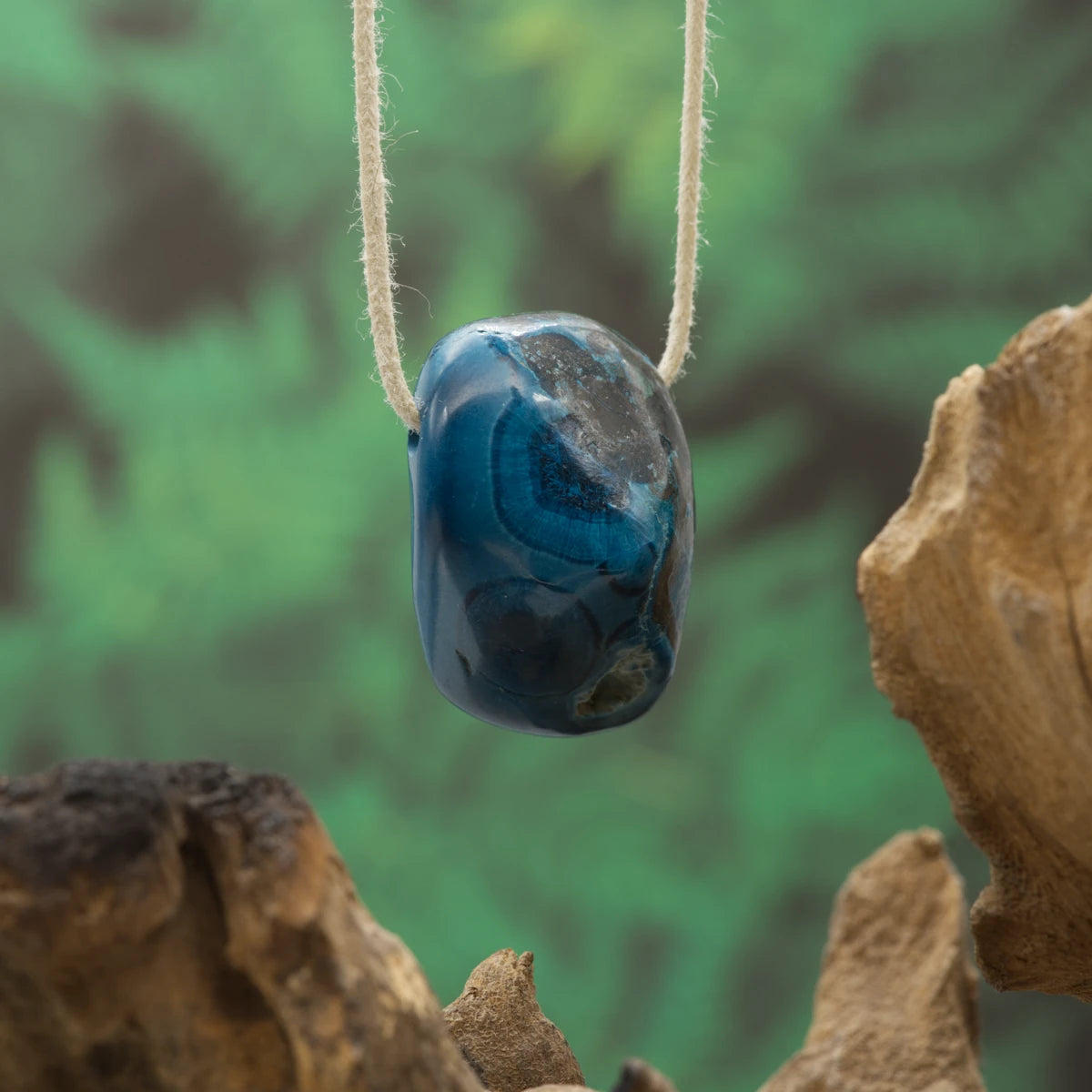 Tiefblauer Shattuckit – Wahrheit, Intuition und spirituelle Kommunikation.