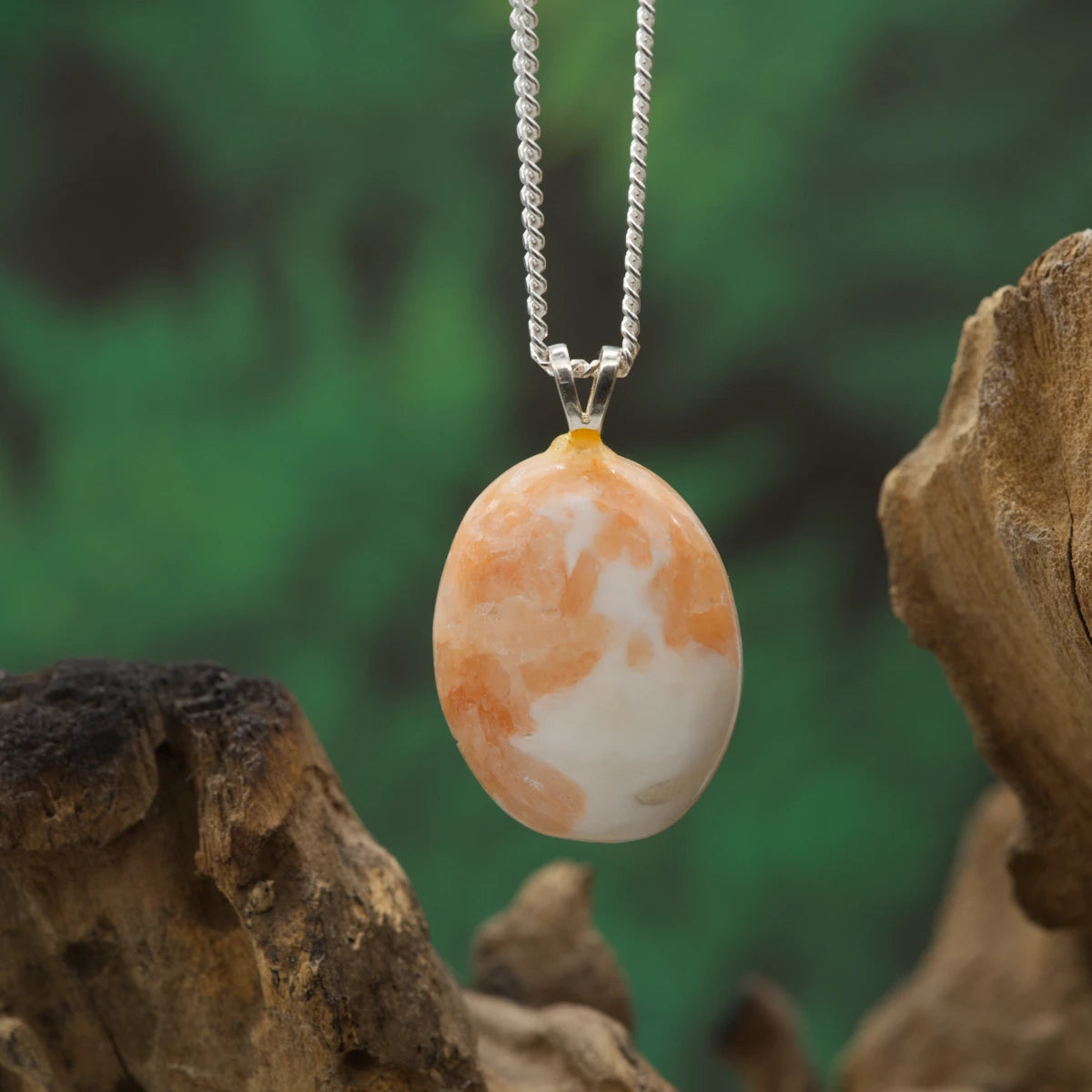 Orangefarbener Skolezit – Ruhe, Erkenntnis und sanfte Wärme.